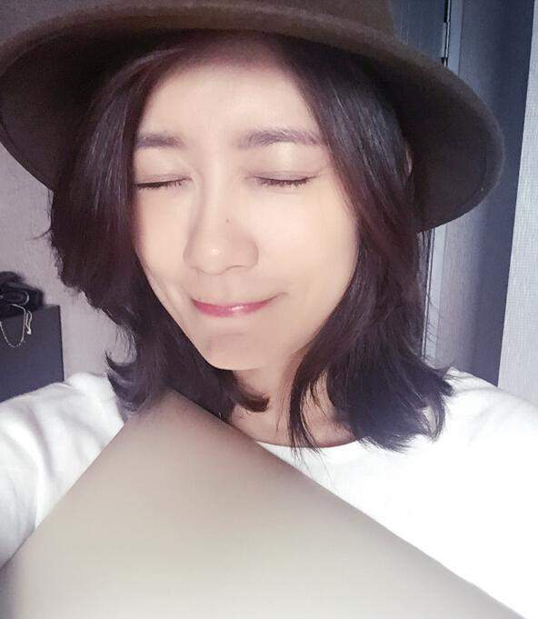 刘德华赞叹，干爹力捧，“颠倒众生”的贾静雯上位黑红内幕