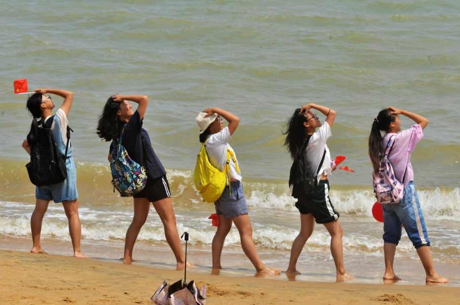 大学辅导员学历高工资少，为啥毕业生抢着做，这些福利很诱人