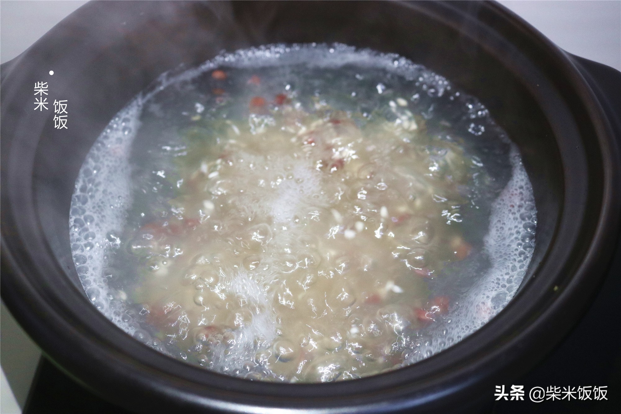 秋天养身体，早餐用这三红来煮粥，香甜可口，温暖脾胃身体棒