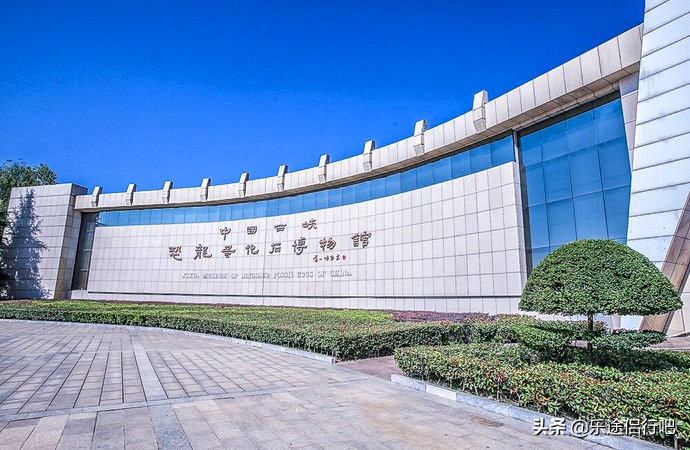 西峡有什么好玩的景点(山水如诗的河南西峡两座5a景区)