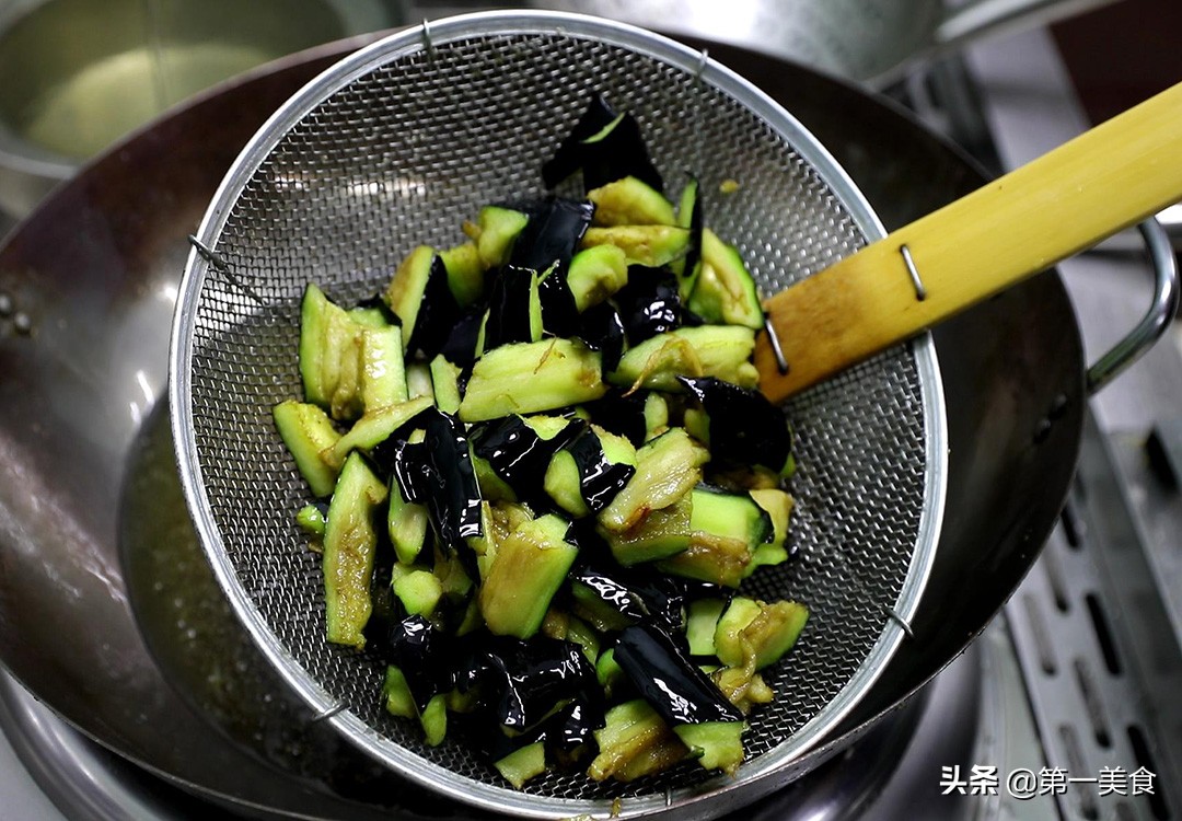茄子的30种做法大全（分享茄子的5种素烧做法）