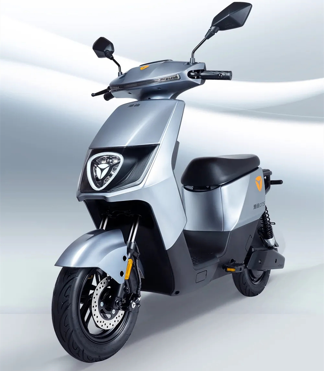 雅迪发布新国标电动车DT5，潮流运动风设计，科技感十足