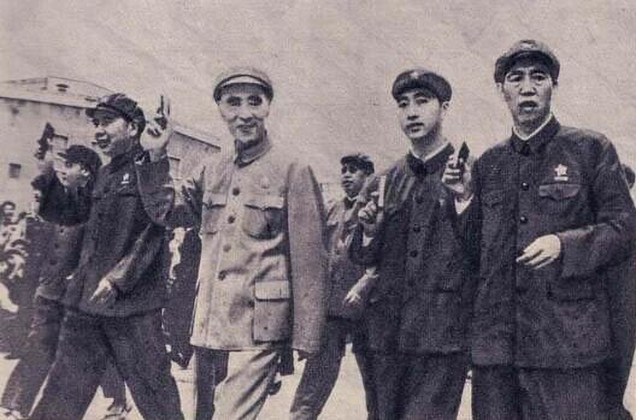 十大元帅32岁在干什么：林彪在苏联度假泡温泉，朱德在四川缴费