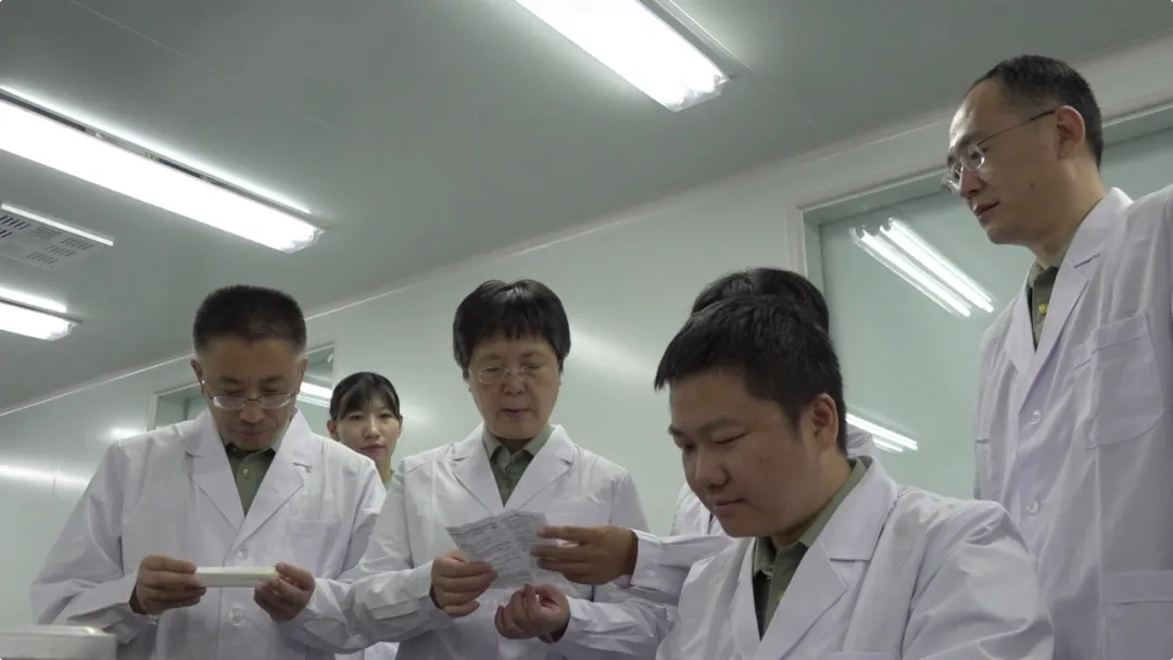 現場體驗!陳薇團隊研制的全球首款吸入式新冠疫苗亮相