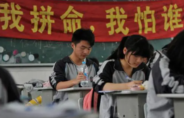2022考生迎来新规，将增加身份限制，三类学生无缘高考