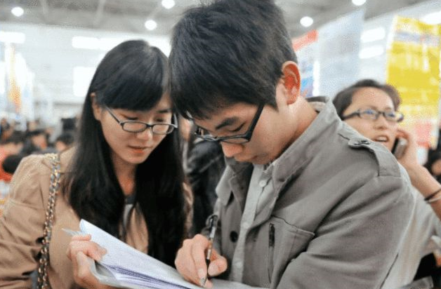 公务员考试培训班猫腻多，有些老师明知道结果，但并不会说出详情