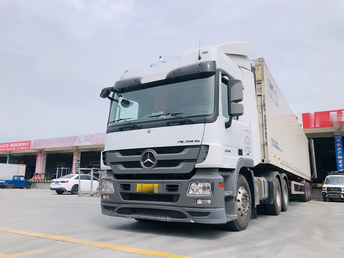 跑了55万公里的奔驰牵引车,车况还这么好,司机是如何做到的?