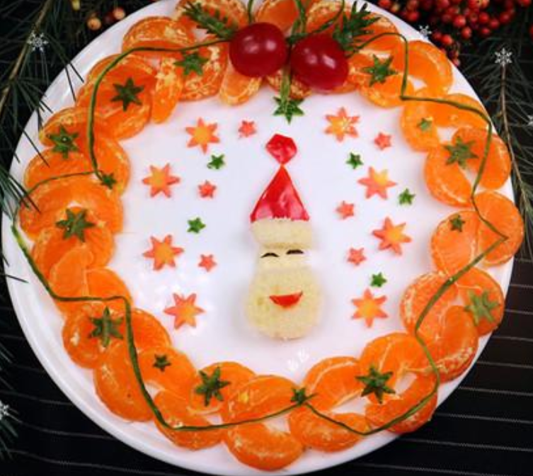 幼儿园孩子自制"水果拼盘",妈妈看了想报警,网友看了议论纷纷