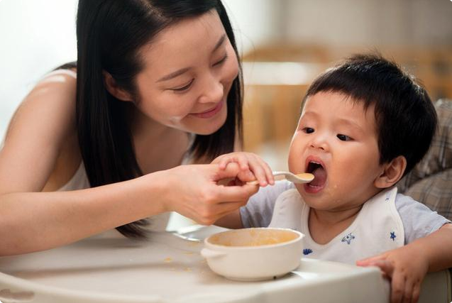 婴儿米粉怎么冲（给宝宝添加米粉有讲究）