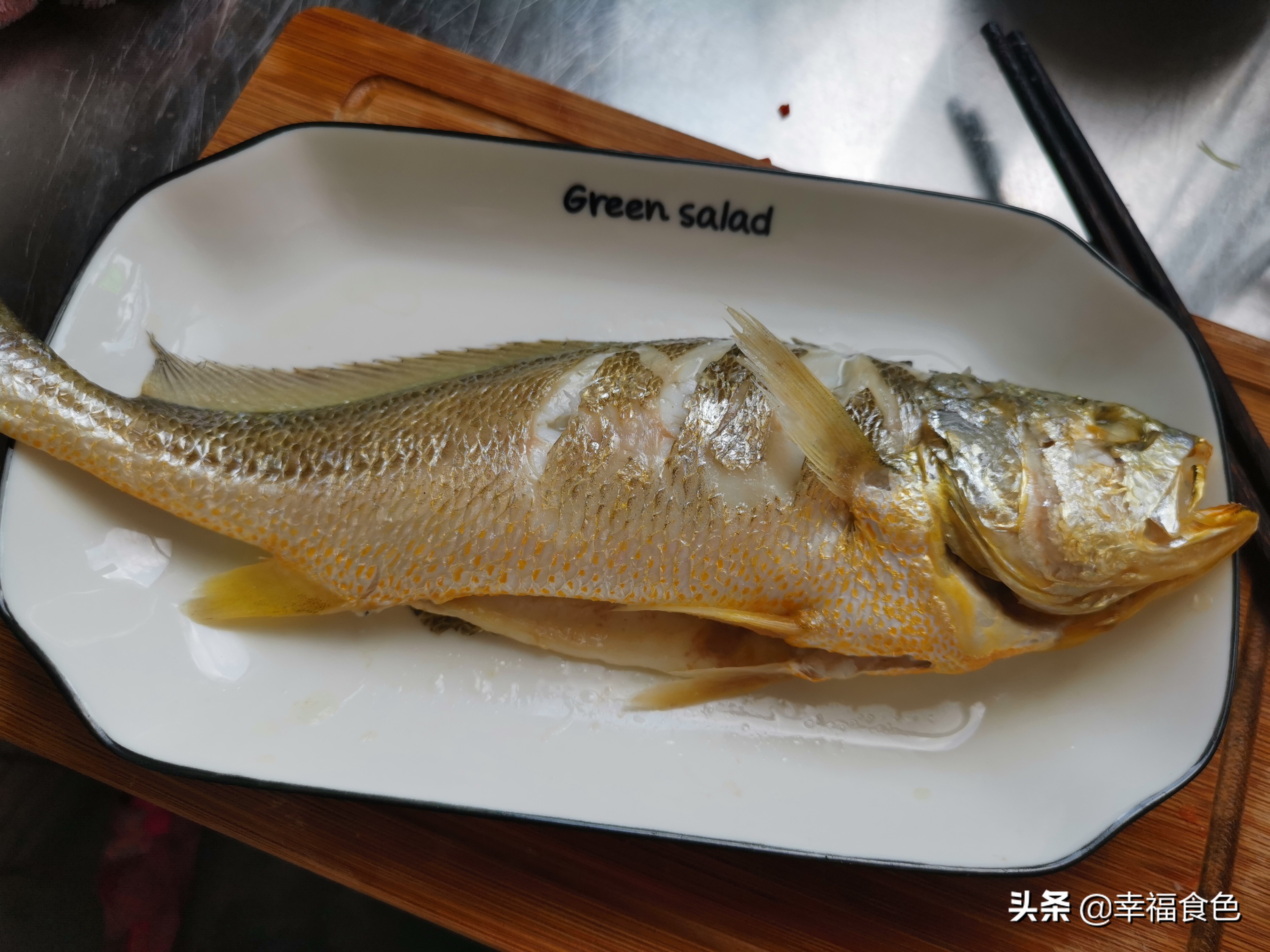 清蒸黄花鱼的做法(蒸黄花鱼的做法制作简单肉质鲜嫩)