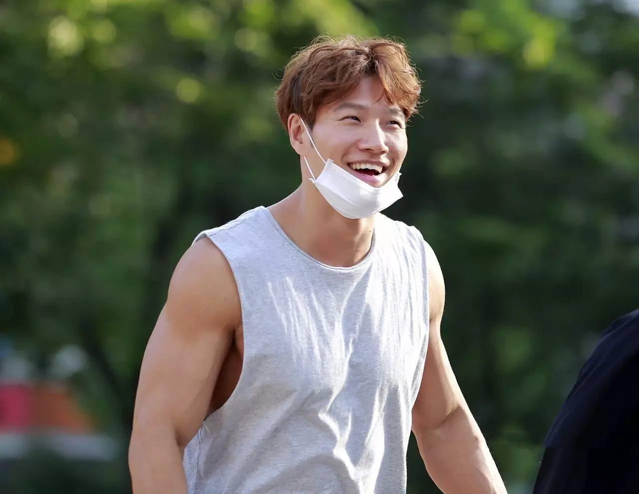 杨颖和李晨的共同点：情侣纹身、前任风波、精准的职业观