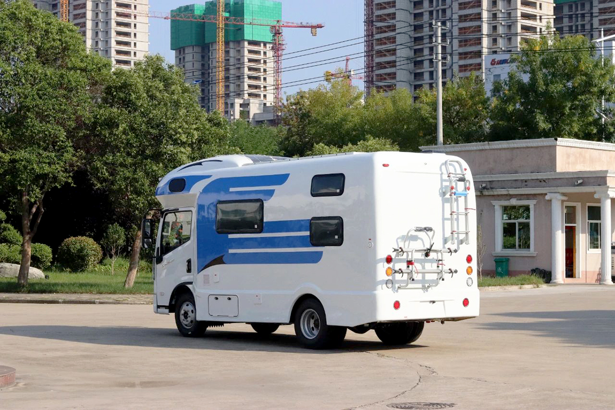 纵置子母床全新布局,大空间实现6人休息,新飞h300尊享版房车