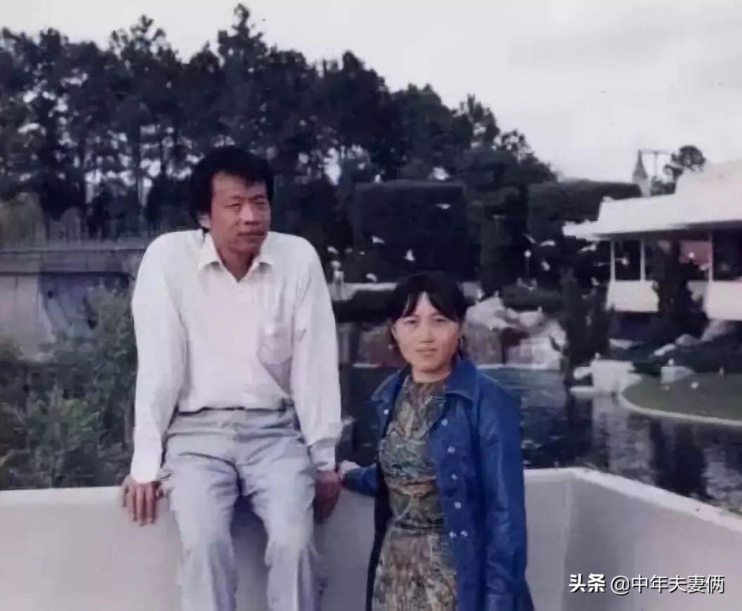 王小波和李银河：异地情侣，有哪些话题可聊，如何维系感情？