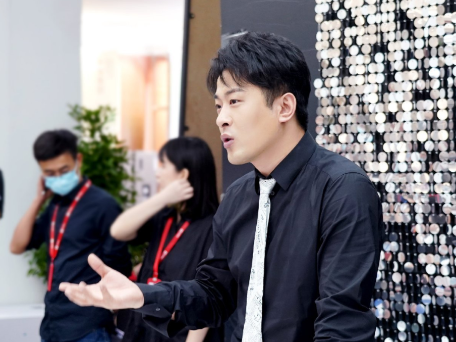 二驴出面充当和事佬，促使辛巴与东方阿保和解，网友：全网大团结