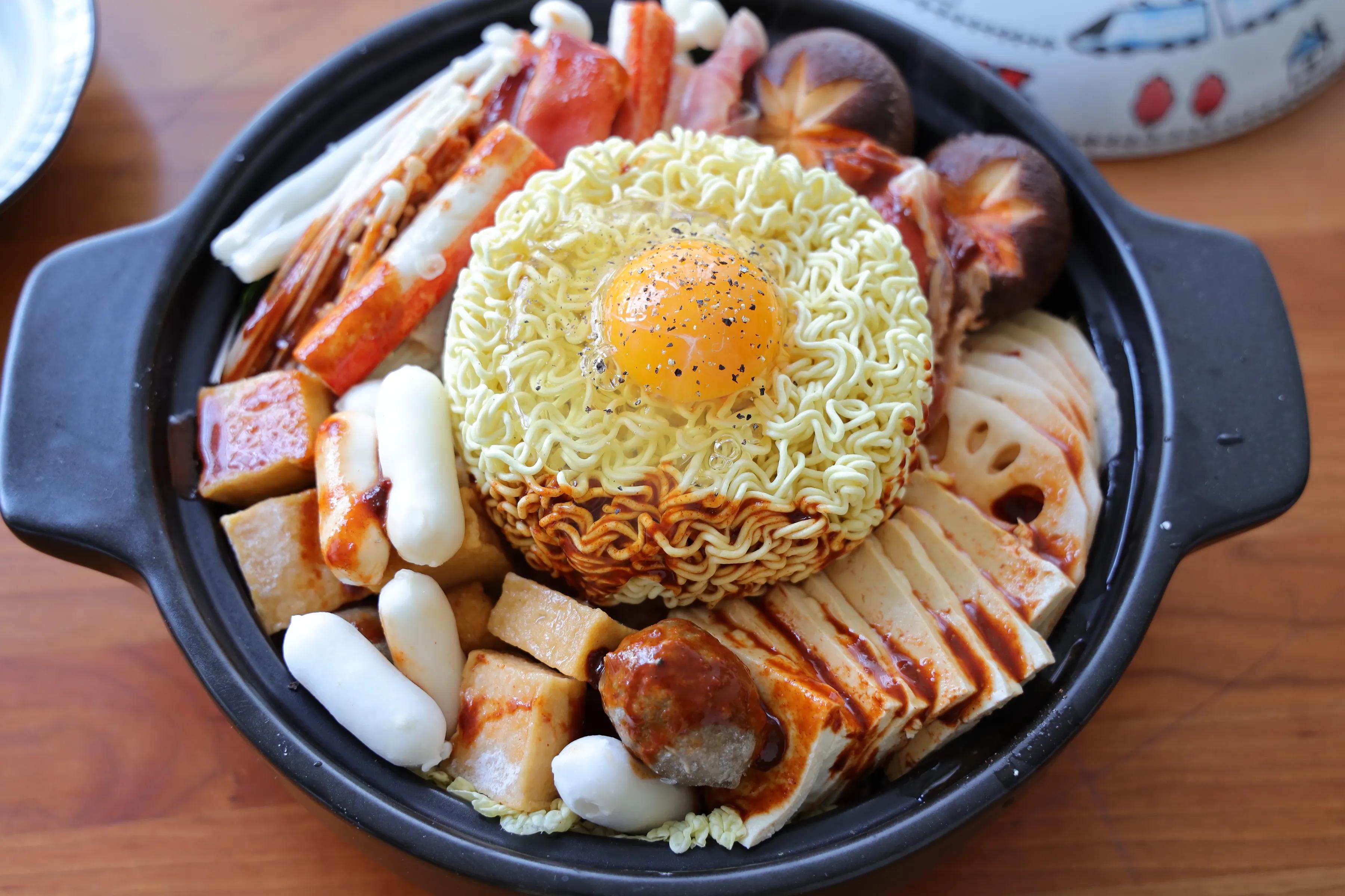 冬天别涮火锅，试试部队火锅，有肉有菜有面条，好吃又暖和，超棒