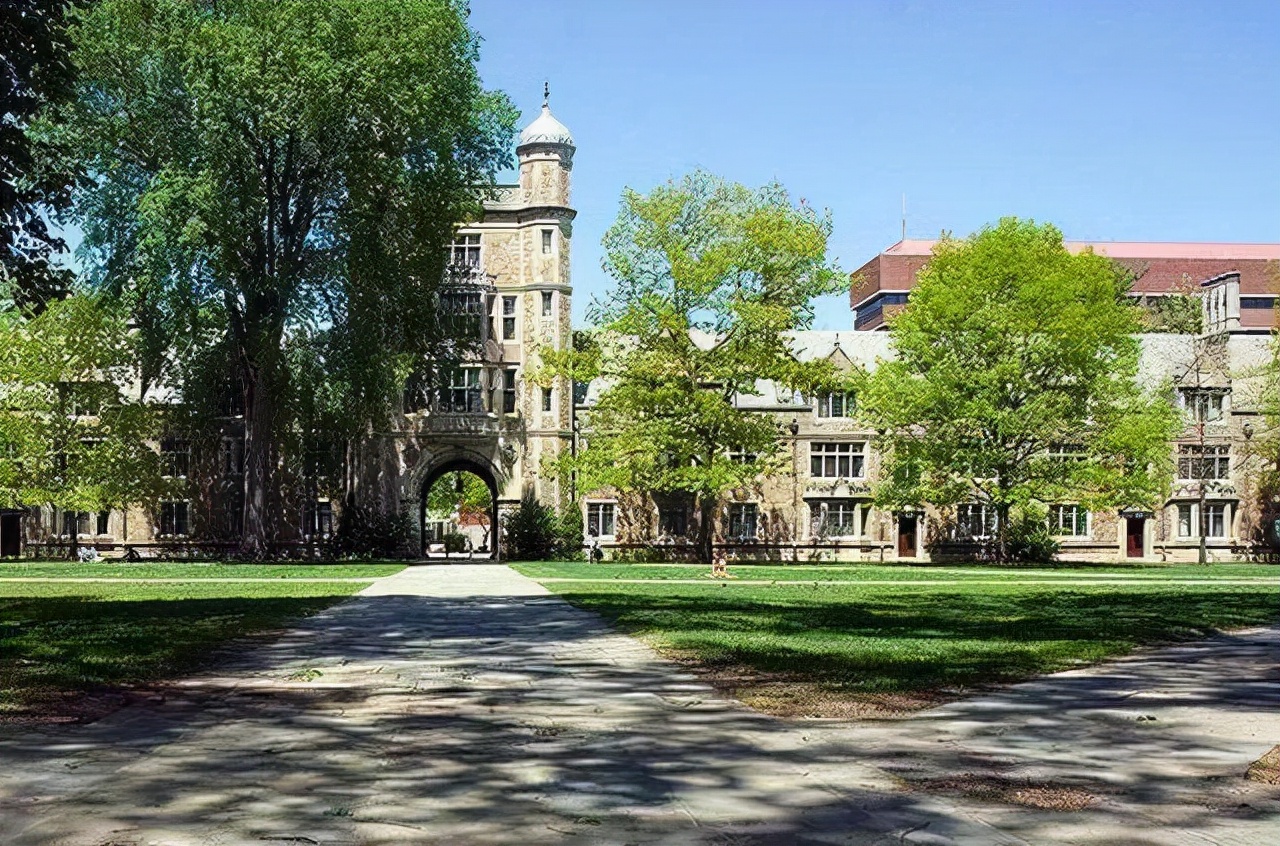 考生留意避雷，两所北京高校毕业之后毕业证，废纸一张