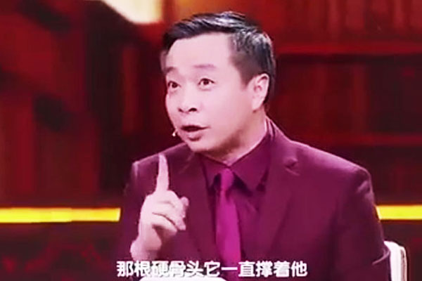 “云想衣裳花想容”这句诗，究竟该怎么读？康震曾因此惹出争议