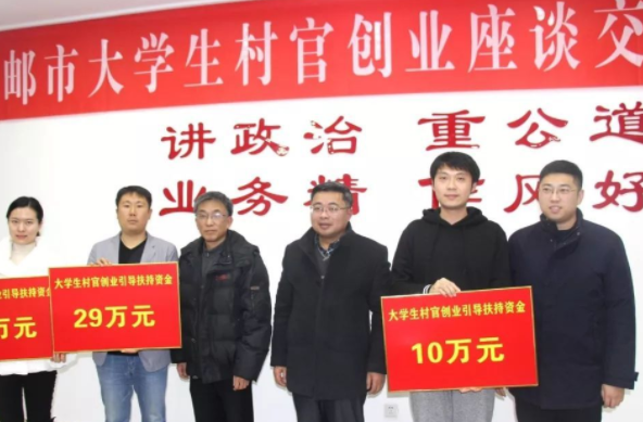 乡镇公务员将集体涨工资，县城公务员羡慕不来，你愿意报考吗