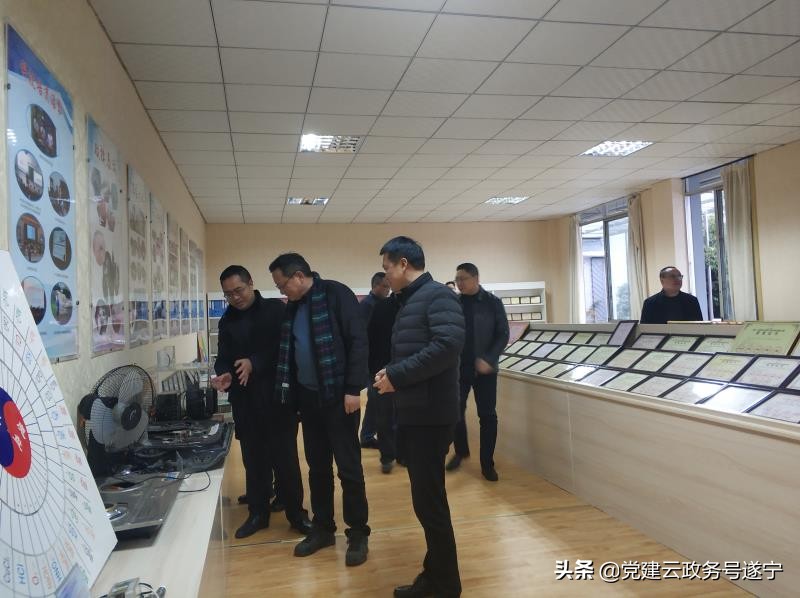 四川广播电视大学校长尹析明一行到大英县调研指导社区教育工作