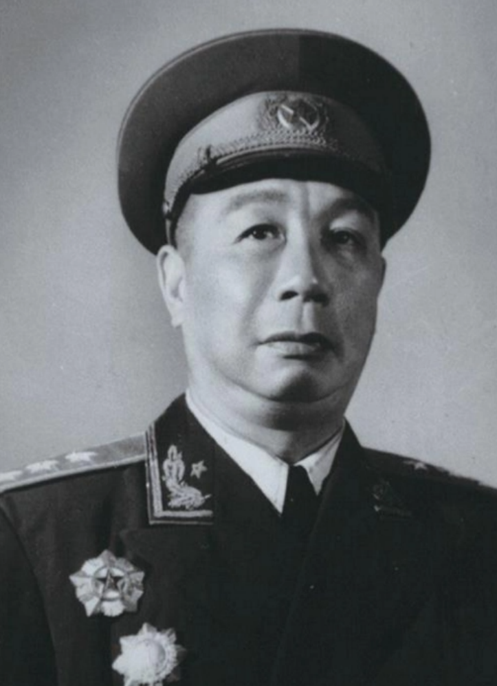 1949年解放军炮轰紫石英号，丘吉尔叫嚣派航母武力报复，结局如何