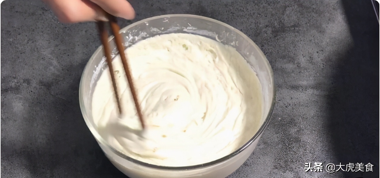 糯米发糕简单易做，不用揉面，两根筷子就搞定，真香