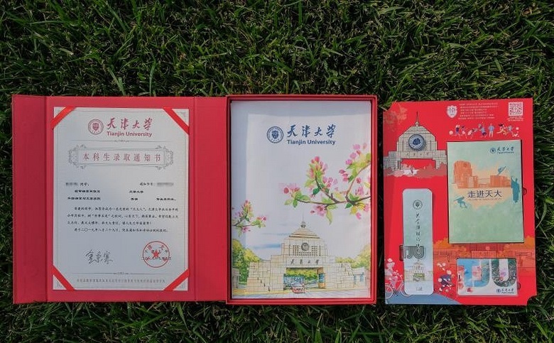 听说你们的录取通知书很“简陋”，本科生笑了：一看就不是亲生的