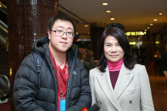董明珠丈夫(董明珠的传奇经历,丈夫去世改变一生,80后的儿子与她相依