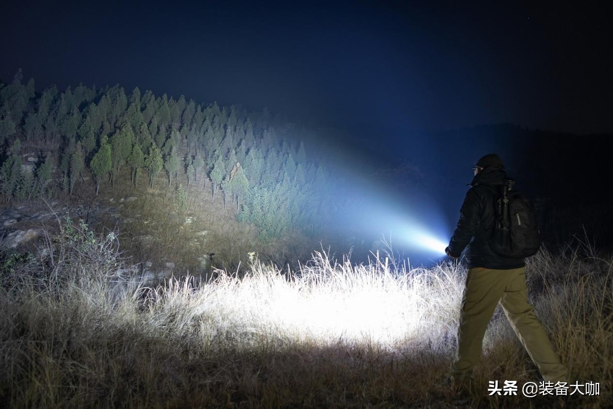 这款三眼小钢炮竟有18000流明——Lumintop雷明兔GT3手电