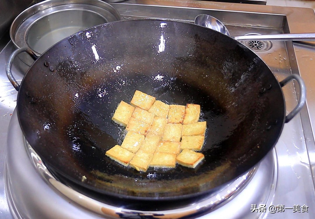 图片[3]-【白菜豆腐】做法步骤图 豆腐金黄不粘锅 外酥里嫩-起舞食谱网