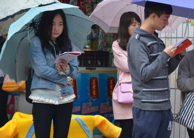 公务员考试培训班猫腻多，有些老师明知道结果，但并不会说出详情