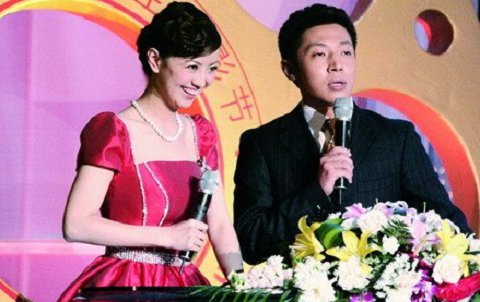 央视女主播逃不过的魔咒：大龄不婚？这10位女主持最大56最小已38