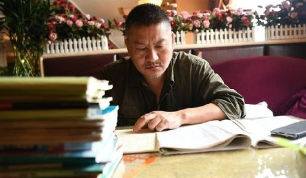 高考“最牛钉子户”梁实上热搜，54岁备战25次高考，被嘲当代范进