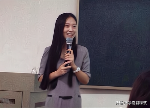 中南大学“最美”英语老师火了，颜值高，且讲课方式“独特”