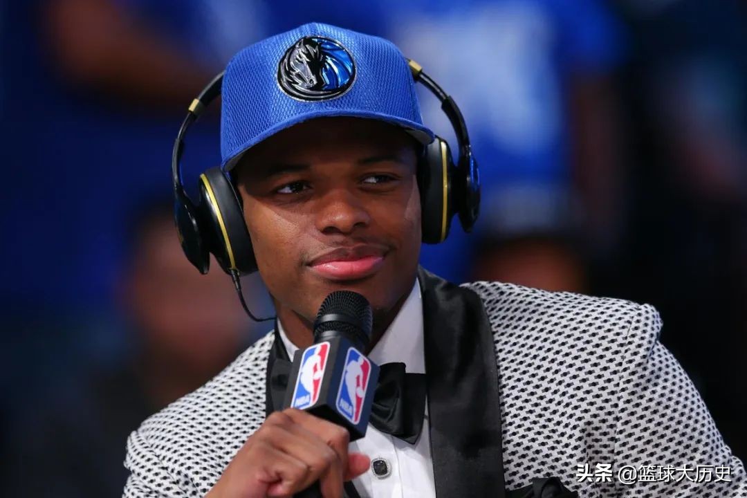 史密斯为什么没有nba球员(没救了？23岁的史密斯主动放弃NBA，当年他跟东契奇争老大)