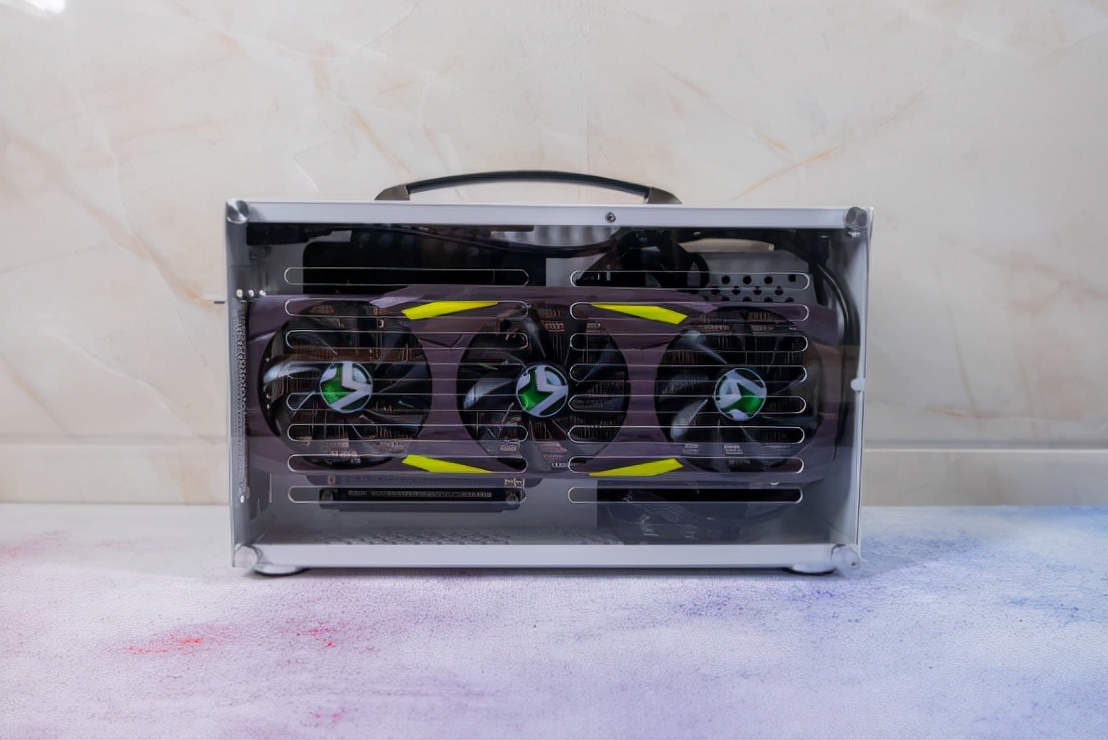 提着走的3A游戏ITX主机，超频三蜂鸟2装机体验