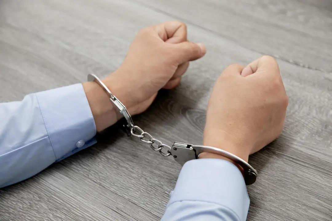 亲人被刑事拘留，家属应该怎么办？