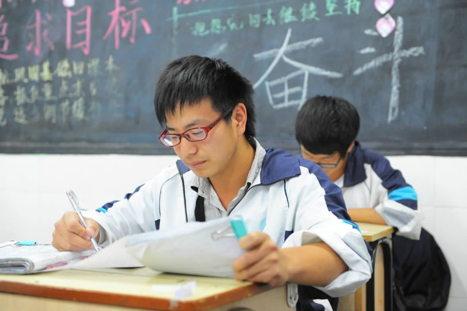大一学生上晚自习，并不是“欺负”新同学，要明白这是特殊照顾