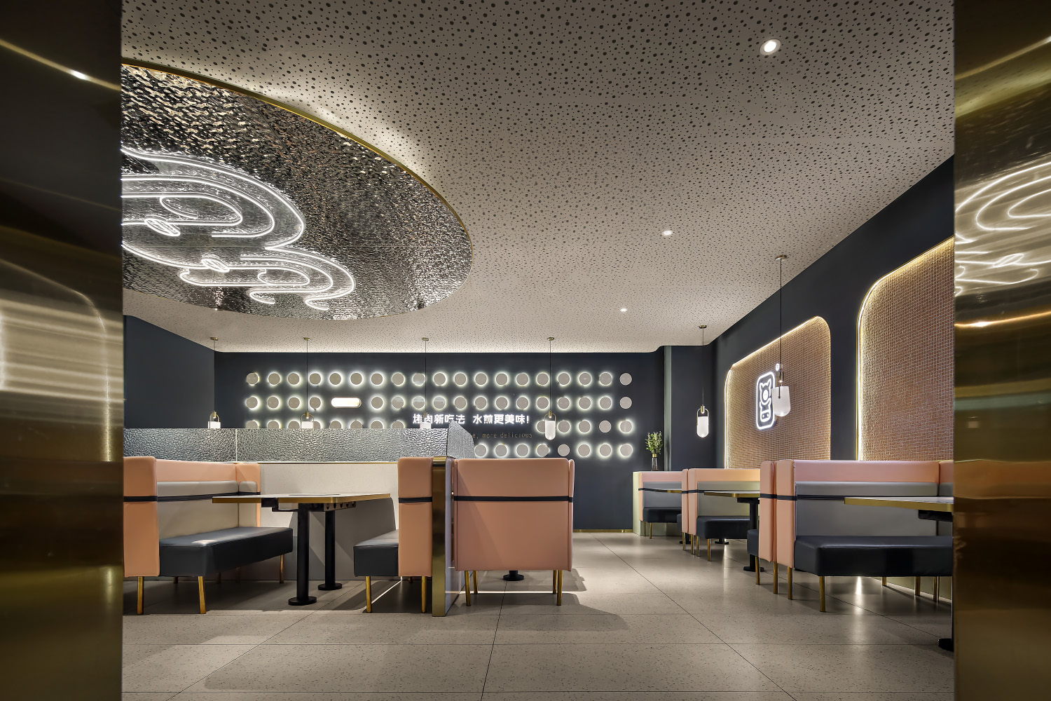 新派烤肉餐厅设计：小猪小牛斗章鱼，约战在这深海视觉空间