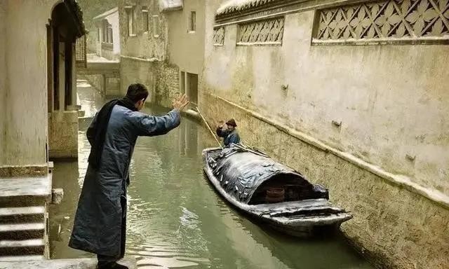 鲁迅玩伴闰土：57岁病逝后，留下5子，如今后代完成华丽转变