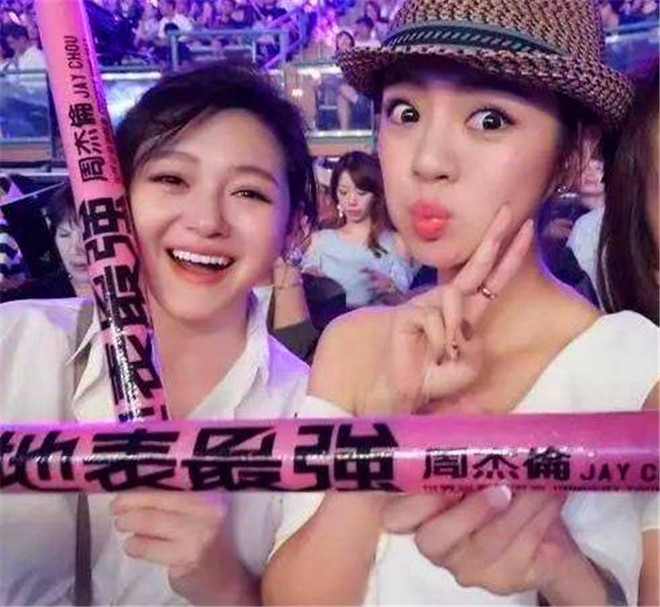 “曲终人散”的人生：大S一家忙着晒幸福，汪小菲满脸憔悴又孤单