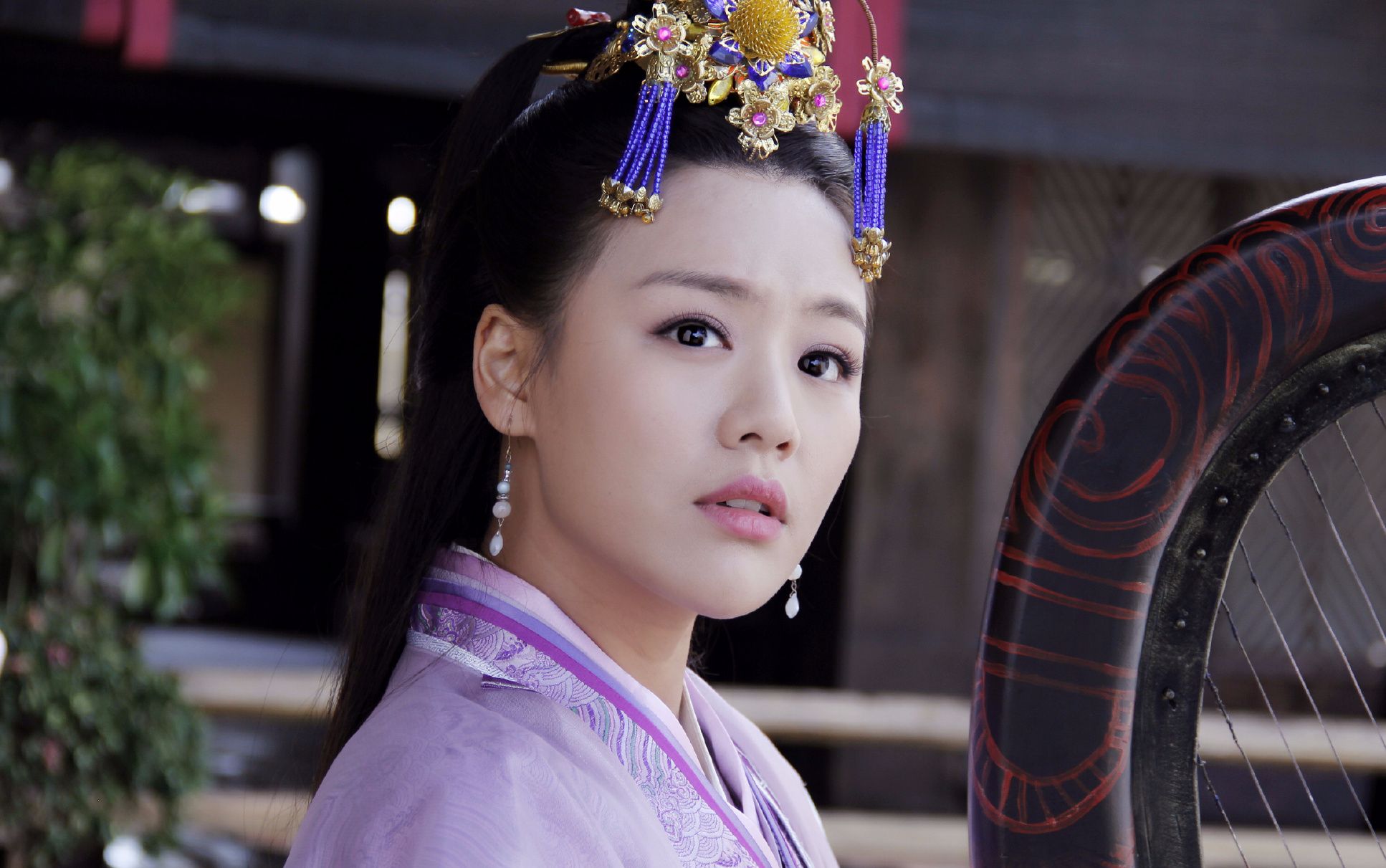 相反《芈月传》里来了一大堆关系户演员,章子怡的嫂子,蒋雯丽的外甥女