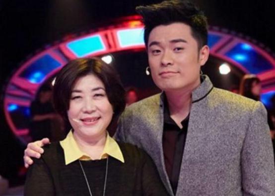 但其实除了陈凯歌之外,陈赫家里的其他人也非常厉害,陈赫出生在一个