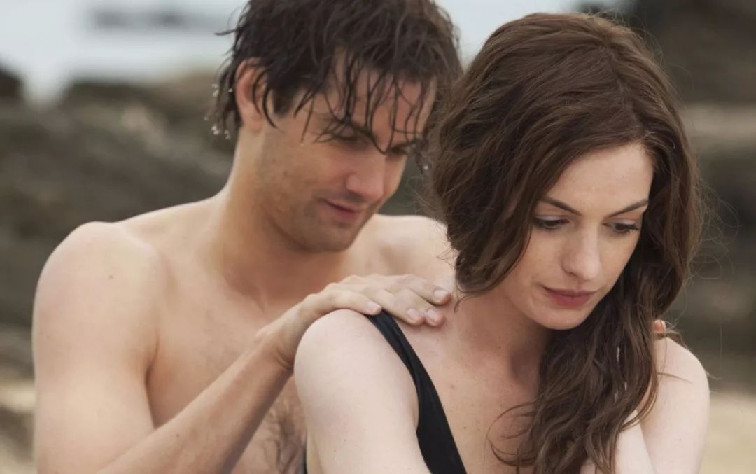 安妮海瑟薇：从万人追捧到人人唾弃的“绿茶”，她经历了什么？