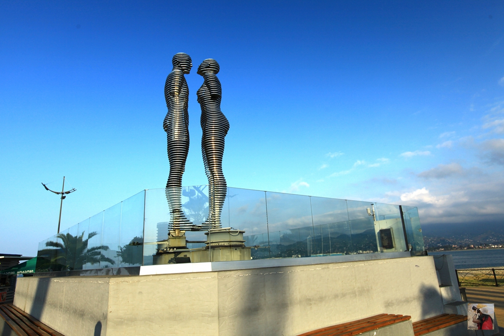 黑海之滨巴统,浪漫的城市与忧伤的爱情故事