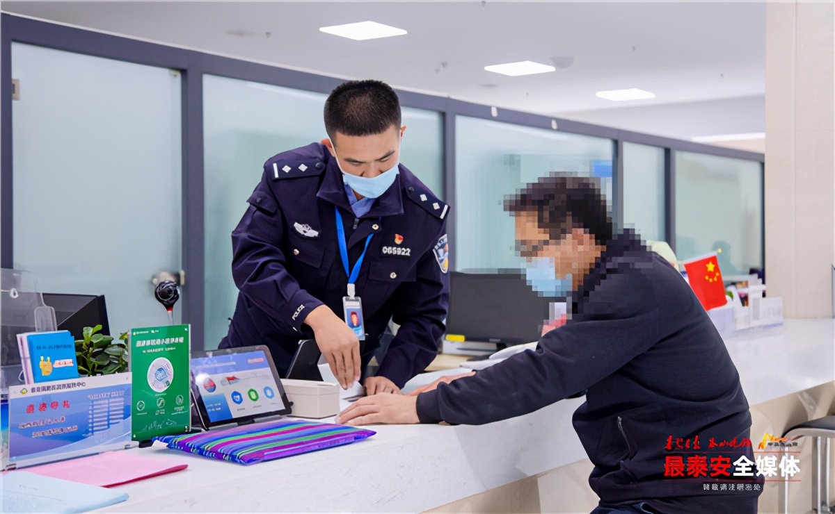 新规实施后，港澳居民办证件业务更方便！泰安发出首张“回乡证”