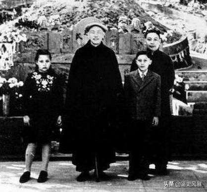 蒋孝文：蒋经国长子，曾重点培养，酗酒成性，35岁猝然昏迷成废人