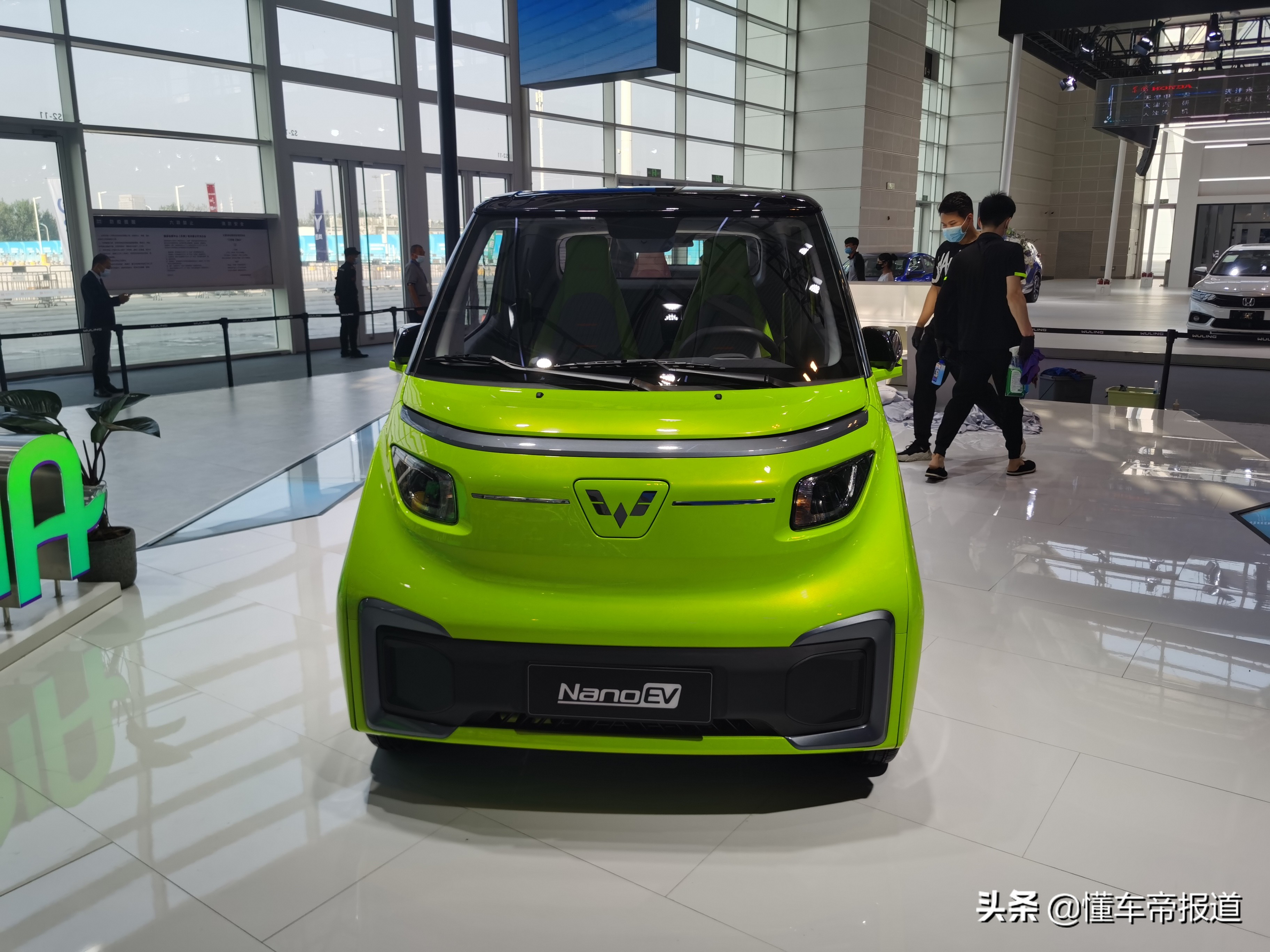 新车 | 售5.98万元/续航305公里 五菱NanoEV迪士尼限定款正式上市
