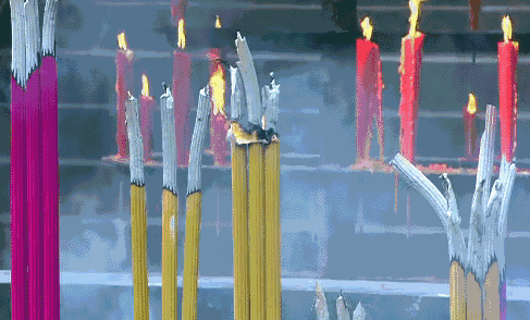 康巴男孩丁真爆火，为什么评论区一片反对声？