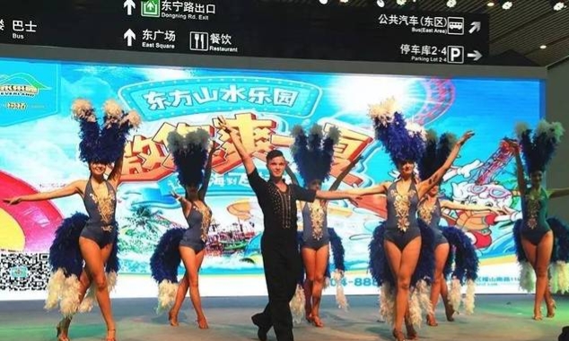 005轻装上阵才能远行 孩子们放下作业，抛掉烦恼，向快乐出发