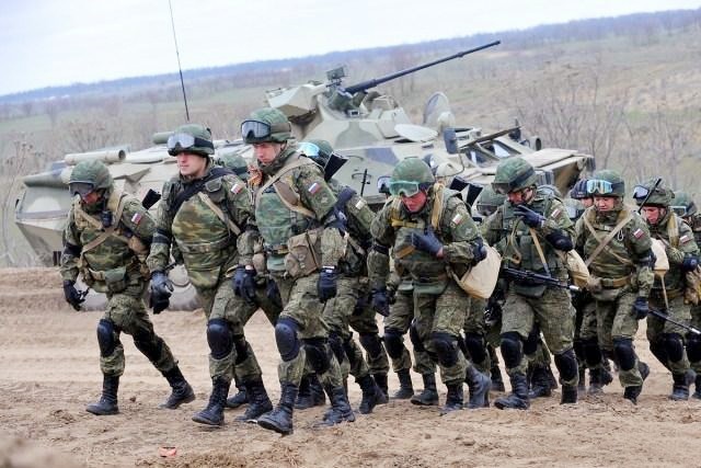 解放軍一個師有多少人？和外軍相比，編製上有何不同？
